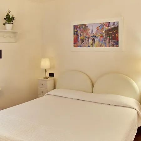 Maison Juliette לינה וארוחת בוקר 4*